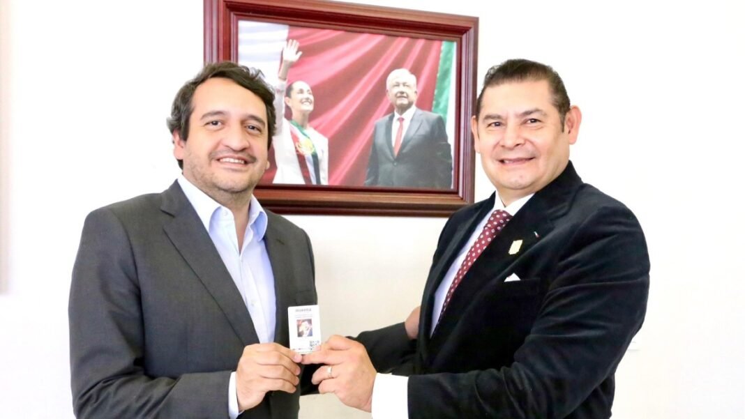 Militancia oficial: Armenta recibe credencial de Morena