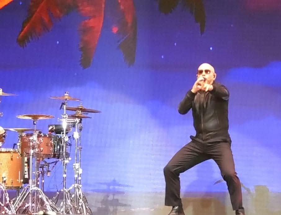 Pitbull enciende el Teatro del Pueblo durante la Feria de Puebla 2025