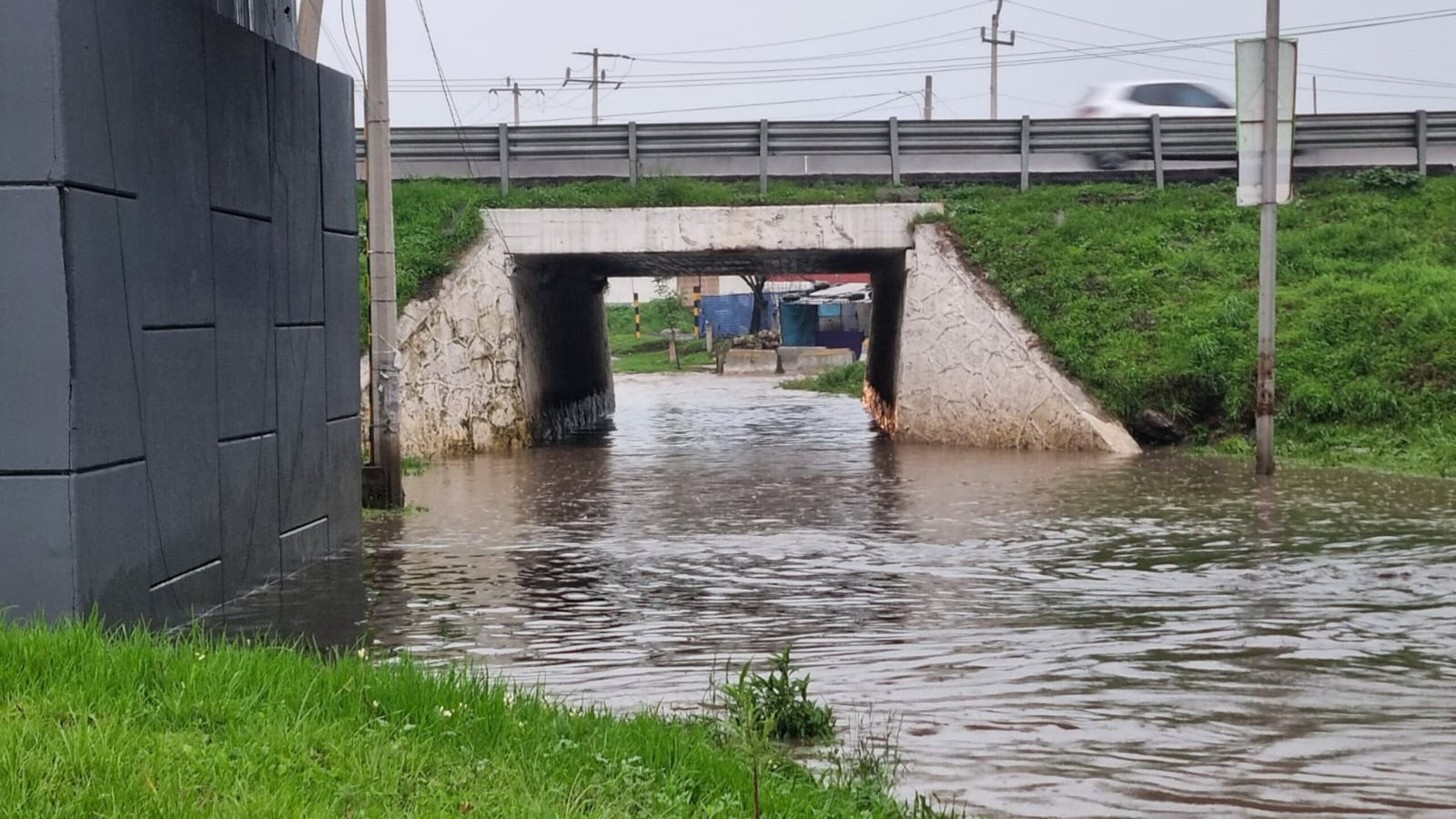 Ciudadanos y empresarios urgen en renovación de drenaje en Puebla Capital