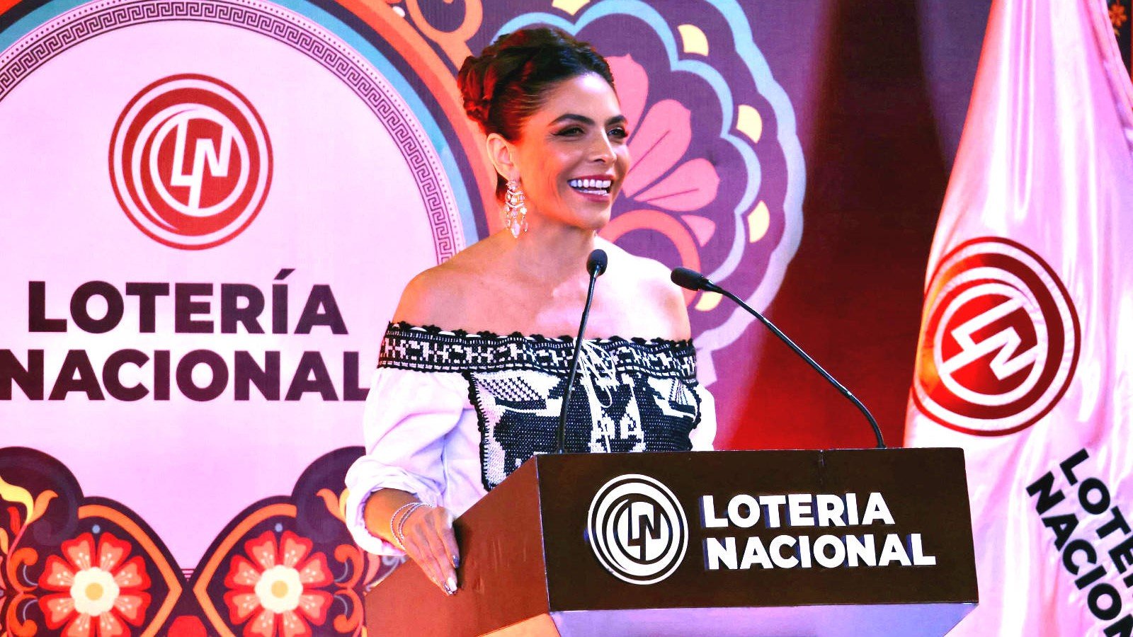 Presentan cachito de Loteria Nacional en honor a migrantes