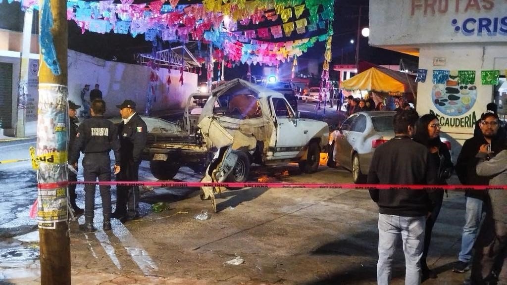 Explota camioneta cargada con pirotecnia en Tlaxcala