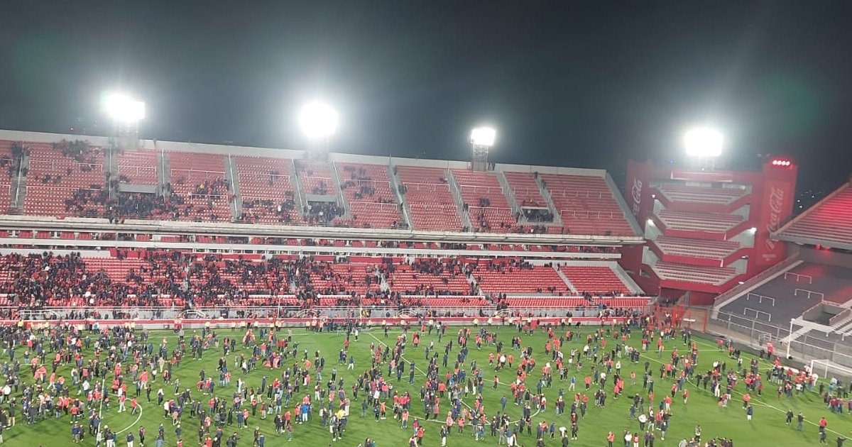 Tragedia en el futbol sudamericano, pelea en gradas deja varios heridos