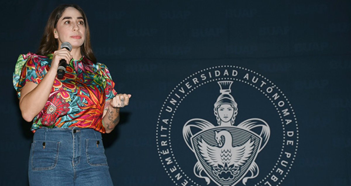 Tamara Vega ofrece conversatorio sobre violencia de género en la BUAP