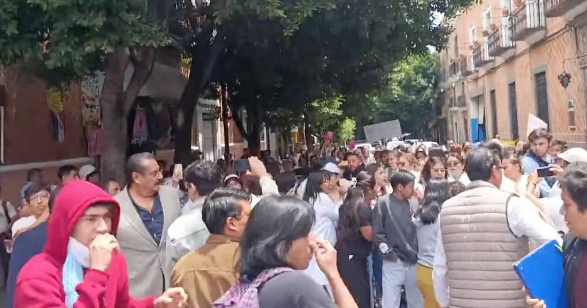 Comparecencia de Lilia Cedillo en Carolino se sale de control