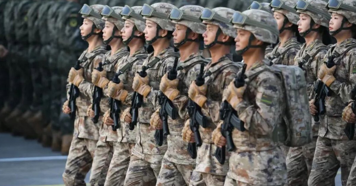 China exhibe poderío militar nuclear en desfile por el Día de la Victoria