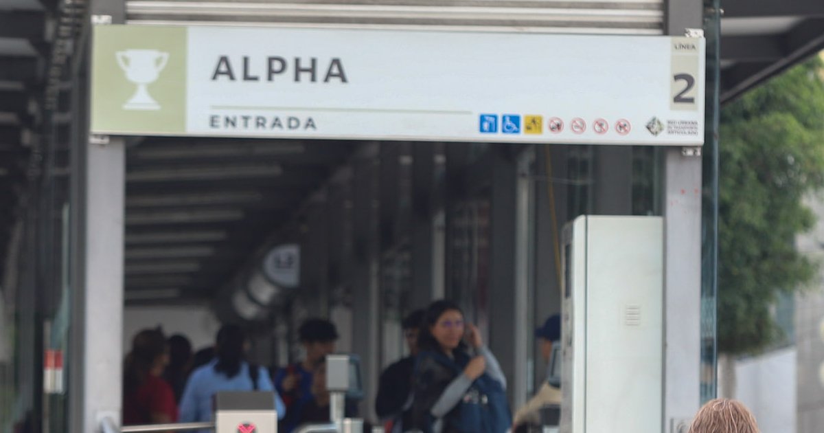 Detienen a carteristas del metrobús en Puebla