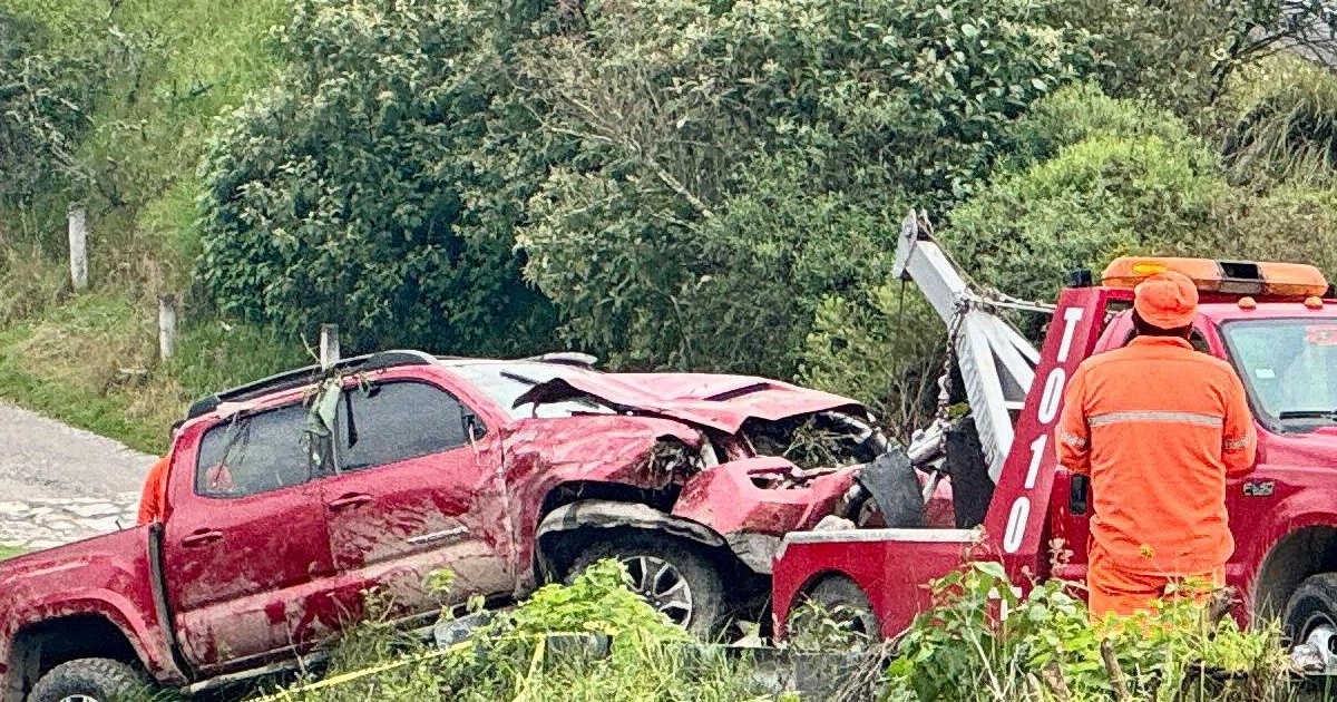 Madre fallece en choque mientras llevaba a sus hijos a la escuela en Tlatlauquitepec