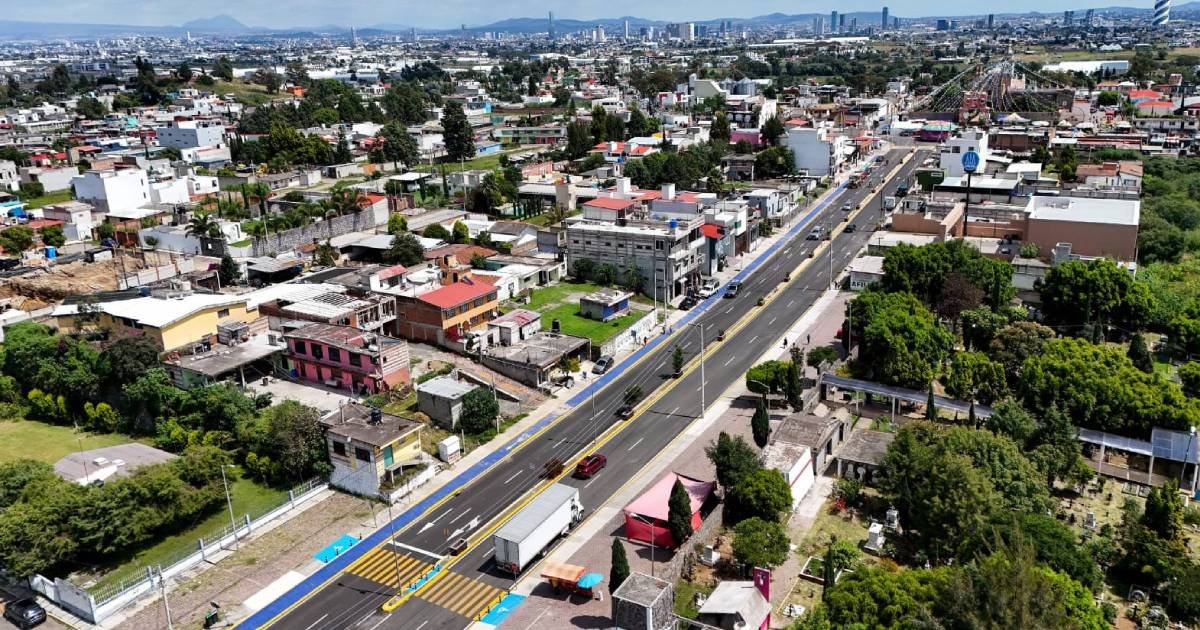 Impulsa Lupita Cuautle la rehabilitación vial en San Francisco Acatepec