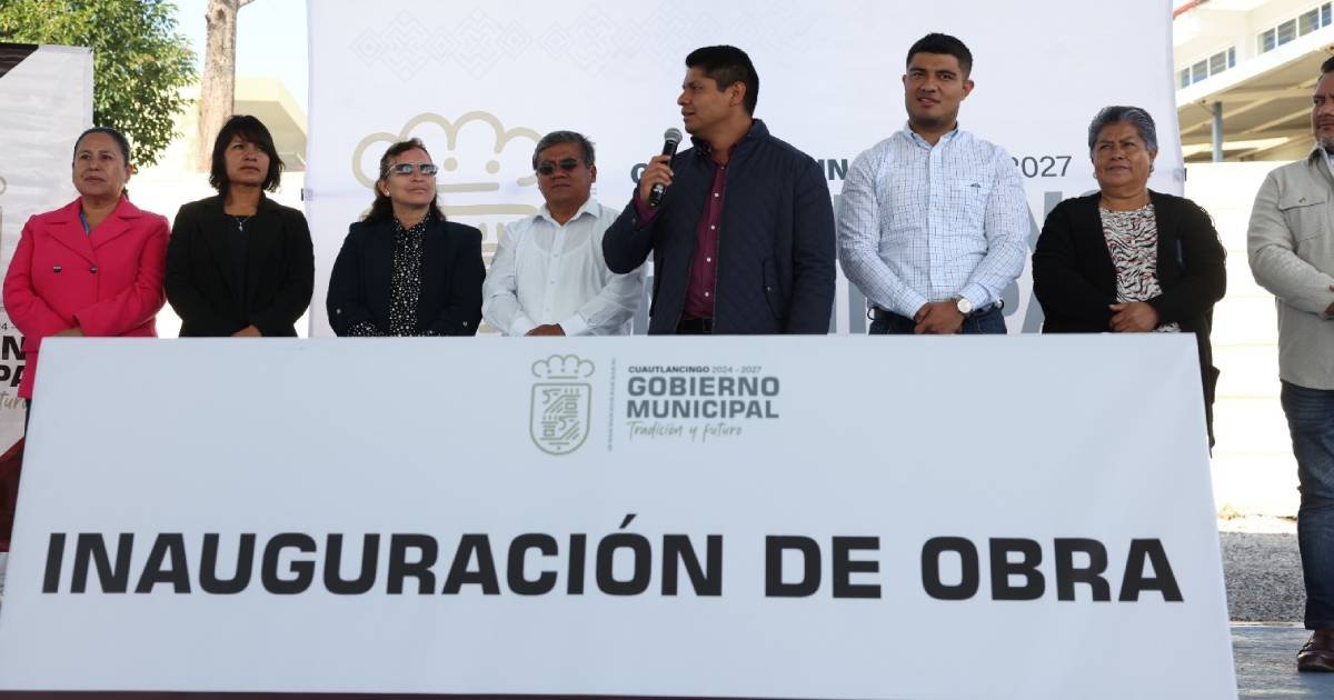 Entrega Omar Muñoz arco techo en Bachillerato General “5 de Mayo”