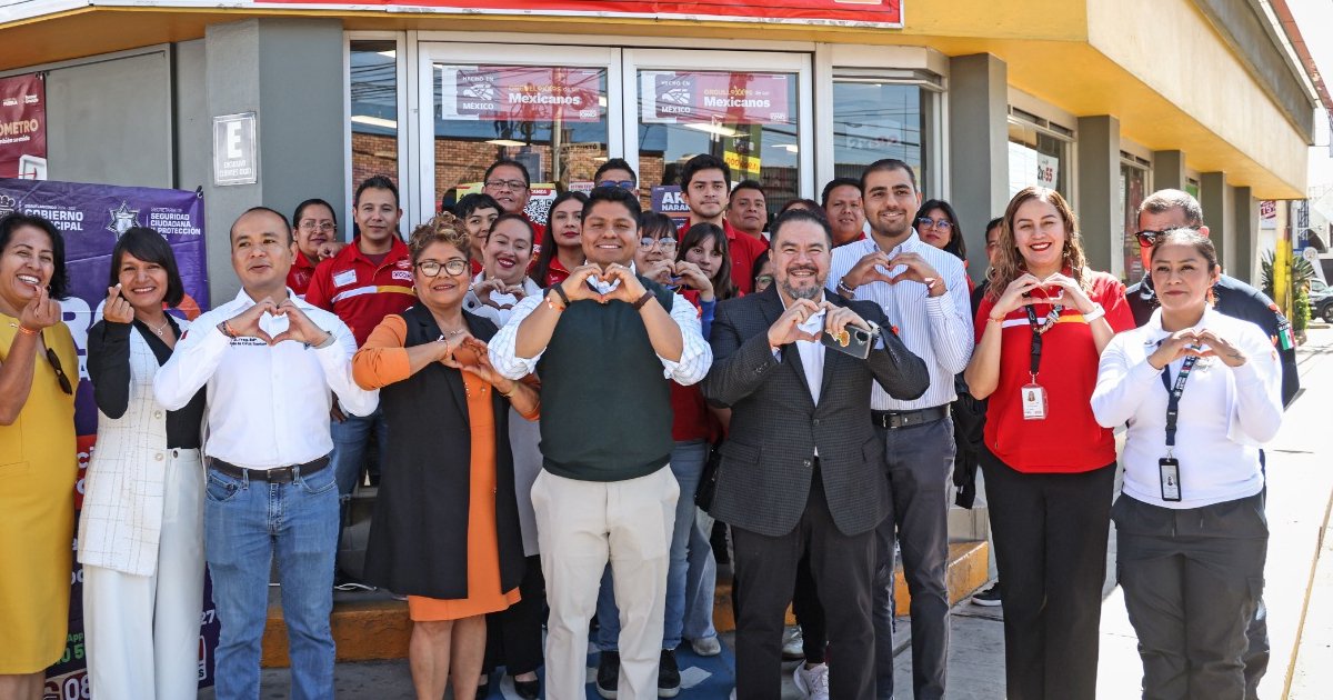 Firma Omar Muñoz convenio de colaboración con la cadena Oxxo para la instalación de “Arcos Naranja