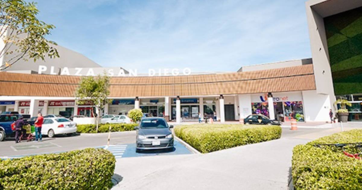 Roban medio millón de pesos a cuentahabiente tras salir de Plaza San Diego