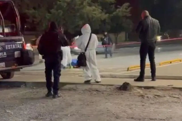 Ejecutan a hombre en estacionamiento de farmacia en Puebla