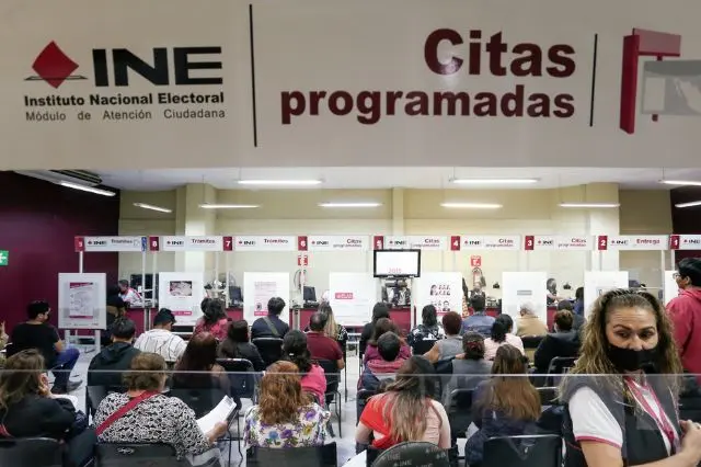 INE aprueba incluir identidad de género opcional en credencial para votar en México