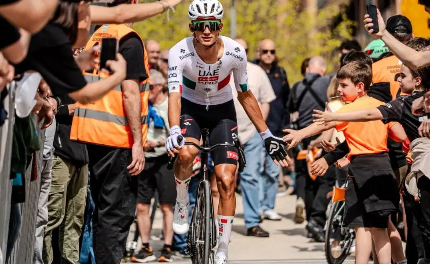 Isaac del Toro asciende al Top 8 en la Itzulia Basque Country