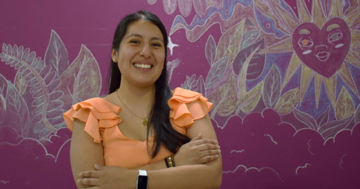 Egresada poblana triunfa nacionalmente investigando agotamiento emocional dentro del ejercicio psicológico femenino