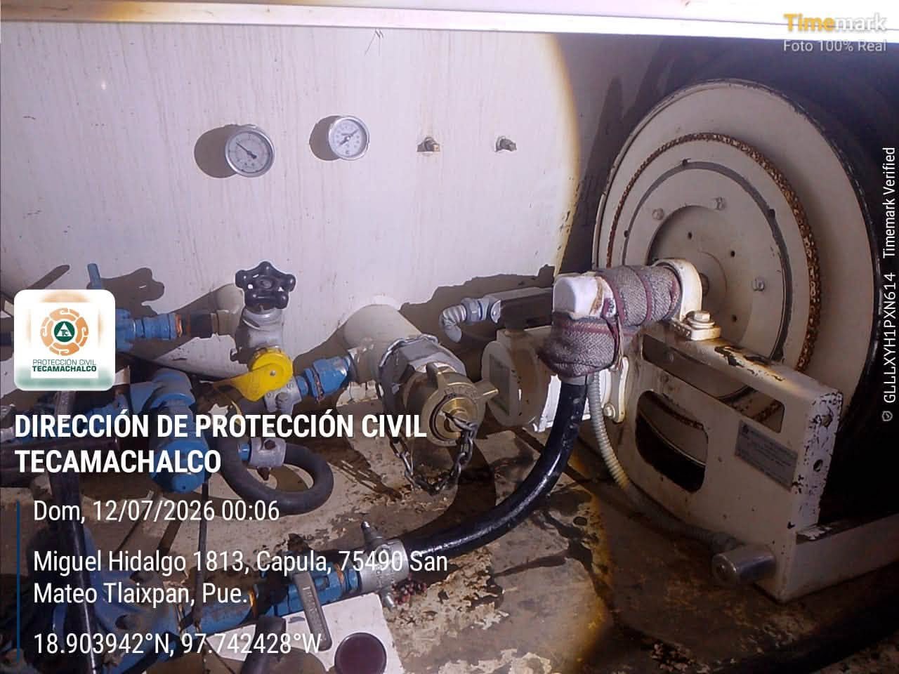 Autoridades de Tecamachalco controlan fuga de gas en pipa de forma oportuna