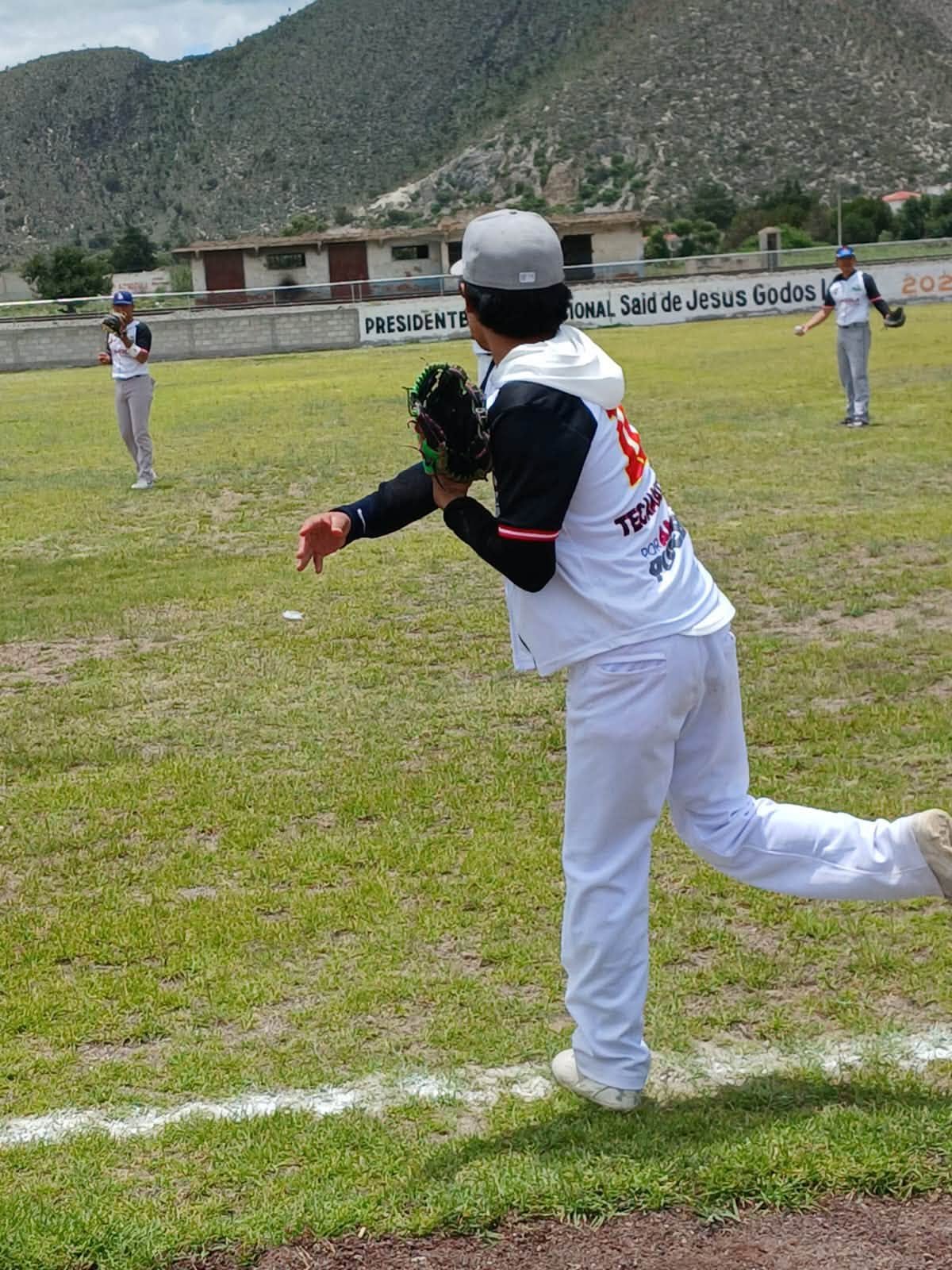 Tecamachalco consigue doble victoria ante Tepeyahualco en Liga Estatal de Béisbol poblana