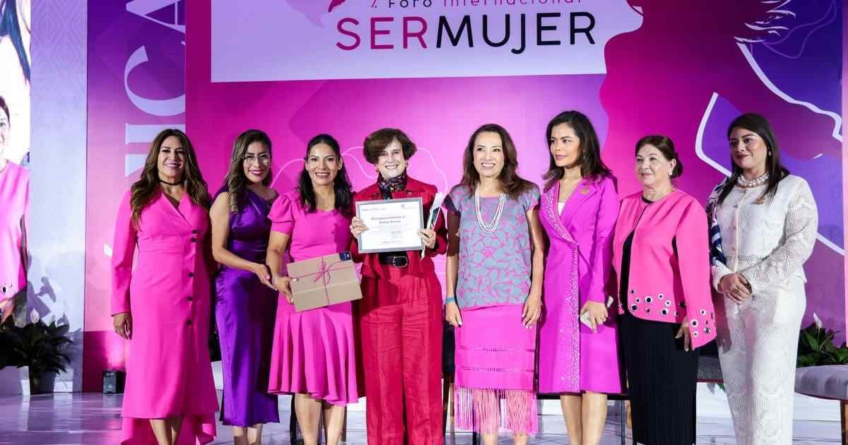 Lupita Cuautle abre el Foro Internacional Ser Mujer en Cholula
