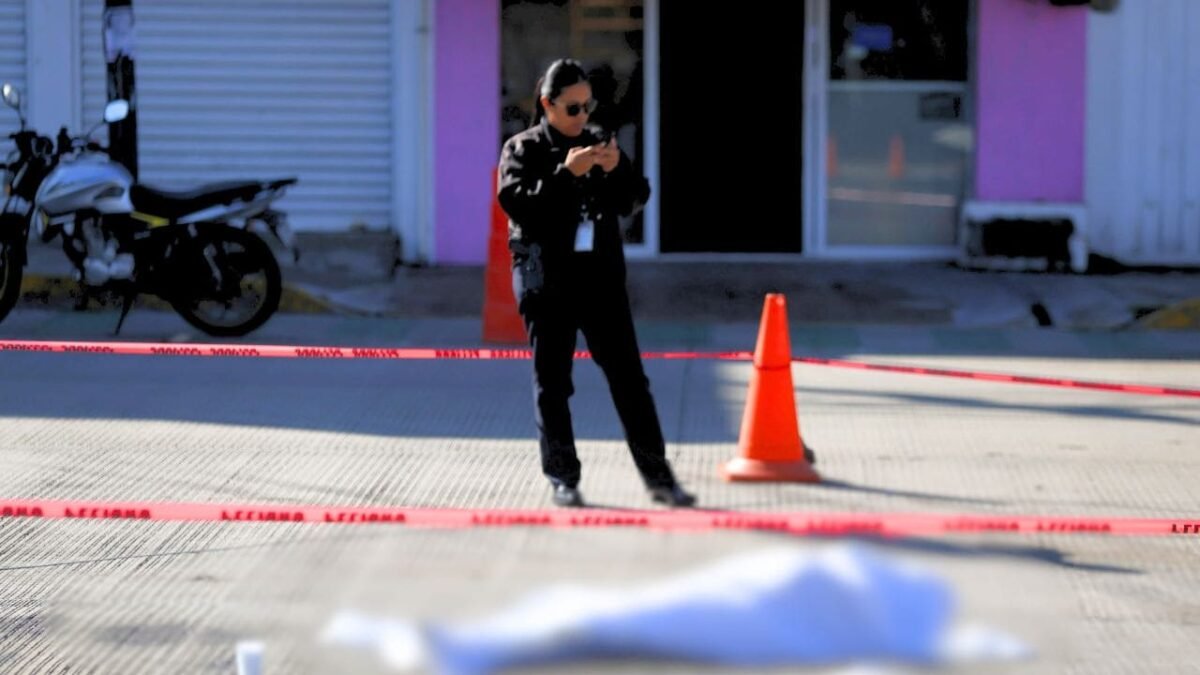 Muere motociclista de 17 años tras impactarse contra camión recolector en Puebla